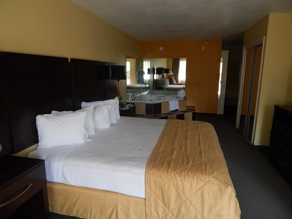 Ramada Branson Hotel And Resort Buitenkant foto